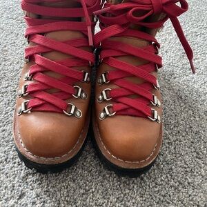 Danner Women’s Mountain Light Boot